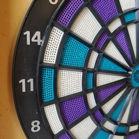 VTG Wooden Dart Board Cabinet The King Of Arms Darts Knights Crest 19.5x15.5 - Picture 6 of 14